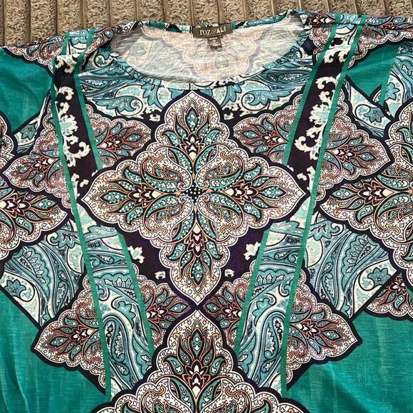 Women’s Top - Picture 3 of 4